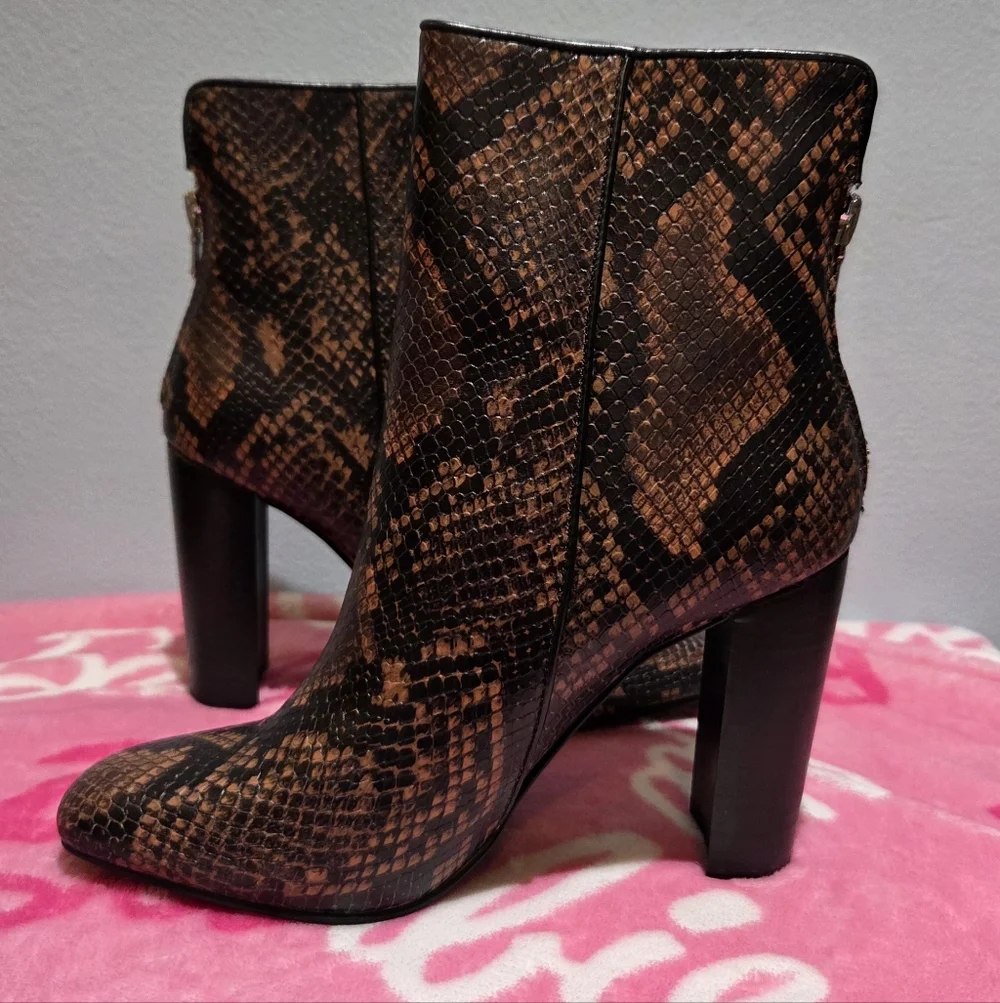 Aqua Women's Soren Brown Leather Block Heel Ankle Boot, Size 6.5 - Picture 8 of 11